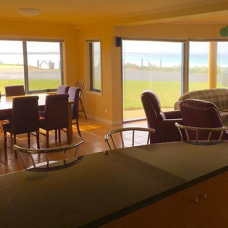 Horizons Beachfront Apartment 포트페어리 외부 사진