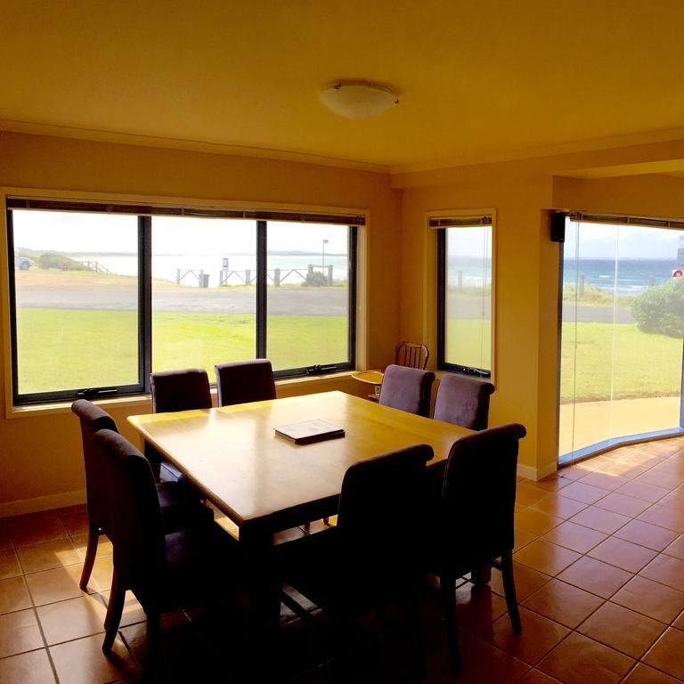Horizons Beachfront Apartment 포트페어리 객실 사진