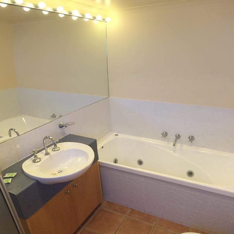 Horizons Beachfront Apartment 포트페어리 객실 사진