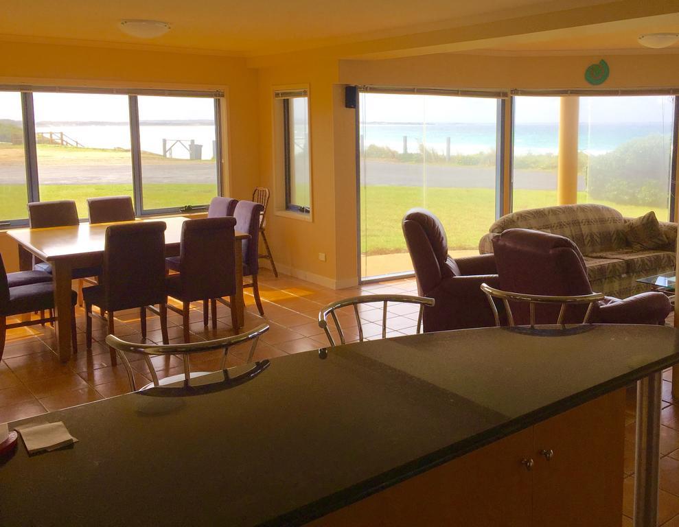 Horizons Beachfront Apartment 포트페어리 외부 사진