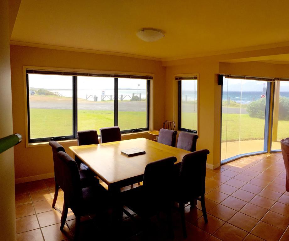 Horizons Beachfront Apartment 포트페어리 외부 사진