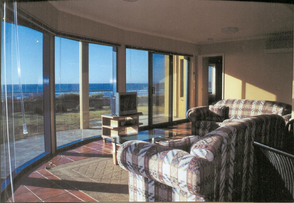 Horizons Beachfront Apartment 포트페어리 외부 사진