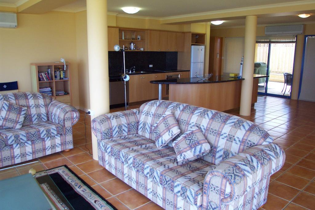 Horizons Beachfront Apartment 포트페어리 외부 사진